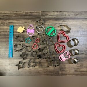 33 metal plastic cookie cutters Disney holidays baking biscuits